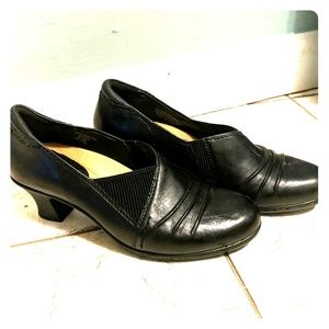 Earth Brand black shoes
